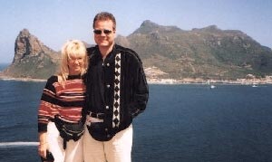 Bettina und Michael in Südafrika vor dem Tafelberg (Quelle: Michael Lueg)