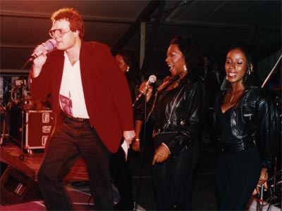 Michael Lueg mit Boney M (Quelle: M. Lueg)